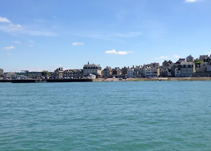 Apt Duplex Ou Plain Pied Tout Confort Plein Centre Ville Bayeux Proche Commerces, Restaurants, Avec Terrasse Privative Ou Jardin Commun Amenage Clos, Parking Gratuit A Proximite, Proche Plages Du Debarquement