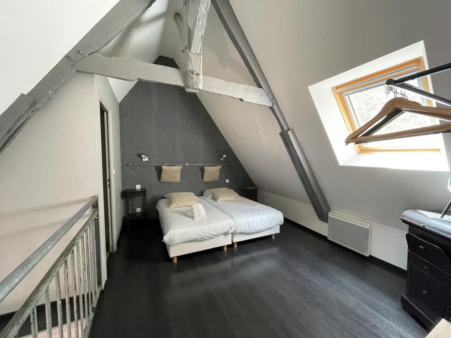 Duplex Ou Plain Pied Confort Plein Centre Proche Commerces, Restaurants, Avec Terrasse Privative Ou Jardin Commun Amenage Clos, Parking Gratuit A Proximite, Proche Plages Du Debarquement *