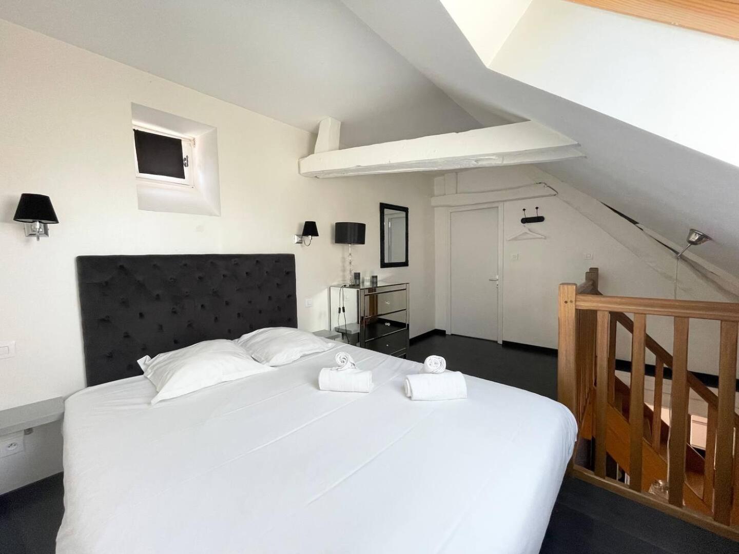 Apartment Duplex Ou Plain Pied Confort Plein Centre Proche Commerces, Restaurants, Avec Terrasse Privative Ou Jardin Commun Amenage Clos, Parking Gratuit A Proximite, Proche Plages Du Debarquement Bayeux