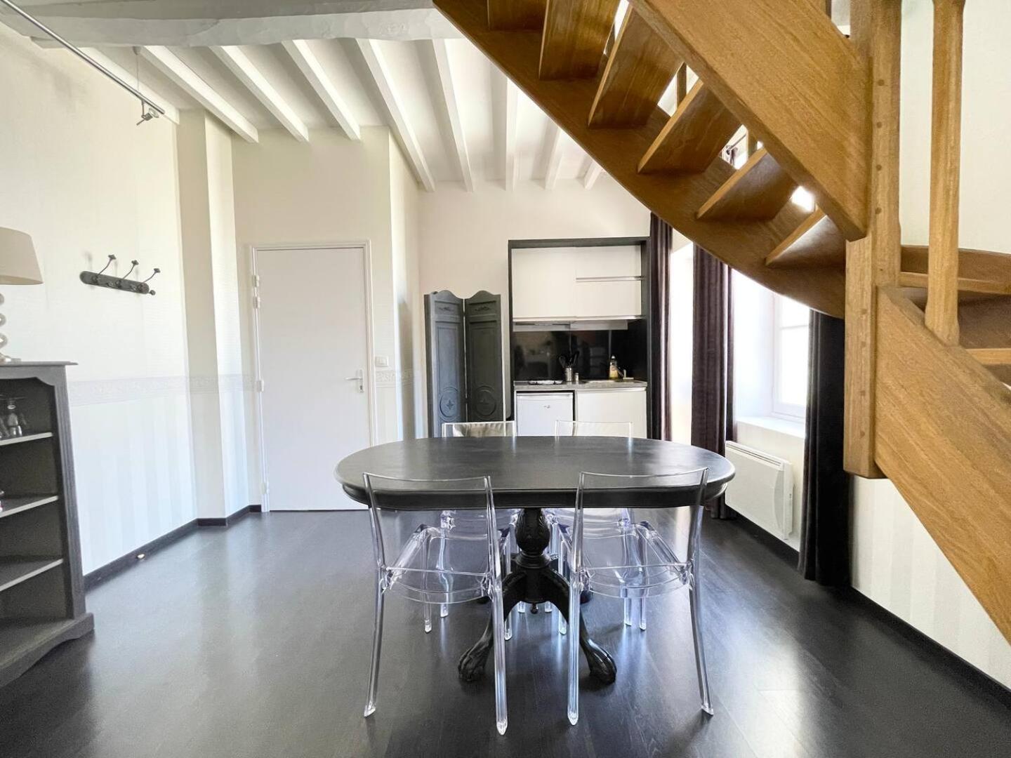 Duplex Ou Plain Pied Confort Plein Centre Proche Commerces, Restaurants, Avec Terrasse Privative Ou Jardin Commun Amenage Clos, Parking Gratuit A Proximite, Proche Plages Du Debarquement Bayeux