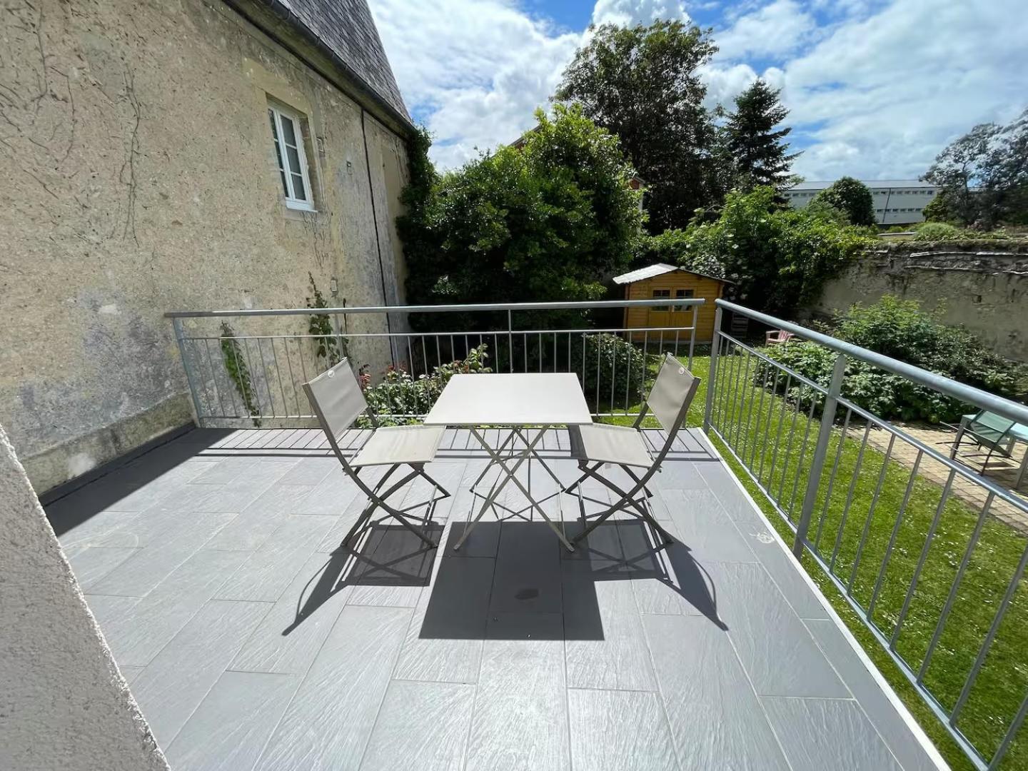Apartment Duplex Ou Plain Pied Confort Plein Centre Proche Commerces, Restaurants, Avec Terrasse Privative Ou Jardin Commun Amenage Clos, Parking Gratuit A Proximite, Proche Plages Du Debarquement Bayeux