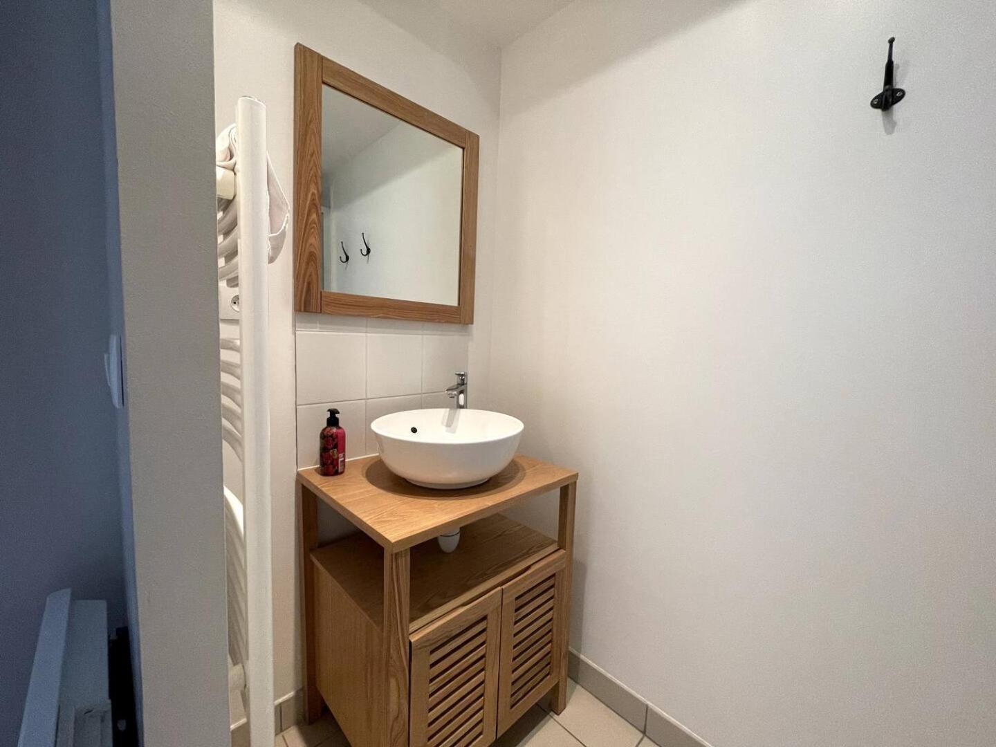 Duplex Ou Plain Pied Confort Plein Centre Proche Commerces, Restaurants, Avec Terrasse Privative Ou Jardin Commun Amenage Clos, Parking Gratuit A Proximite, Proche Plages Du Debarquement Apartment *