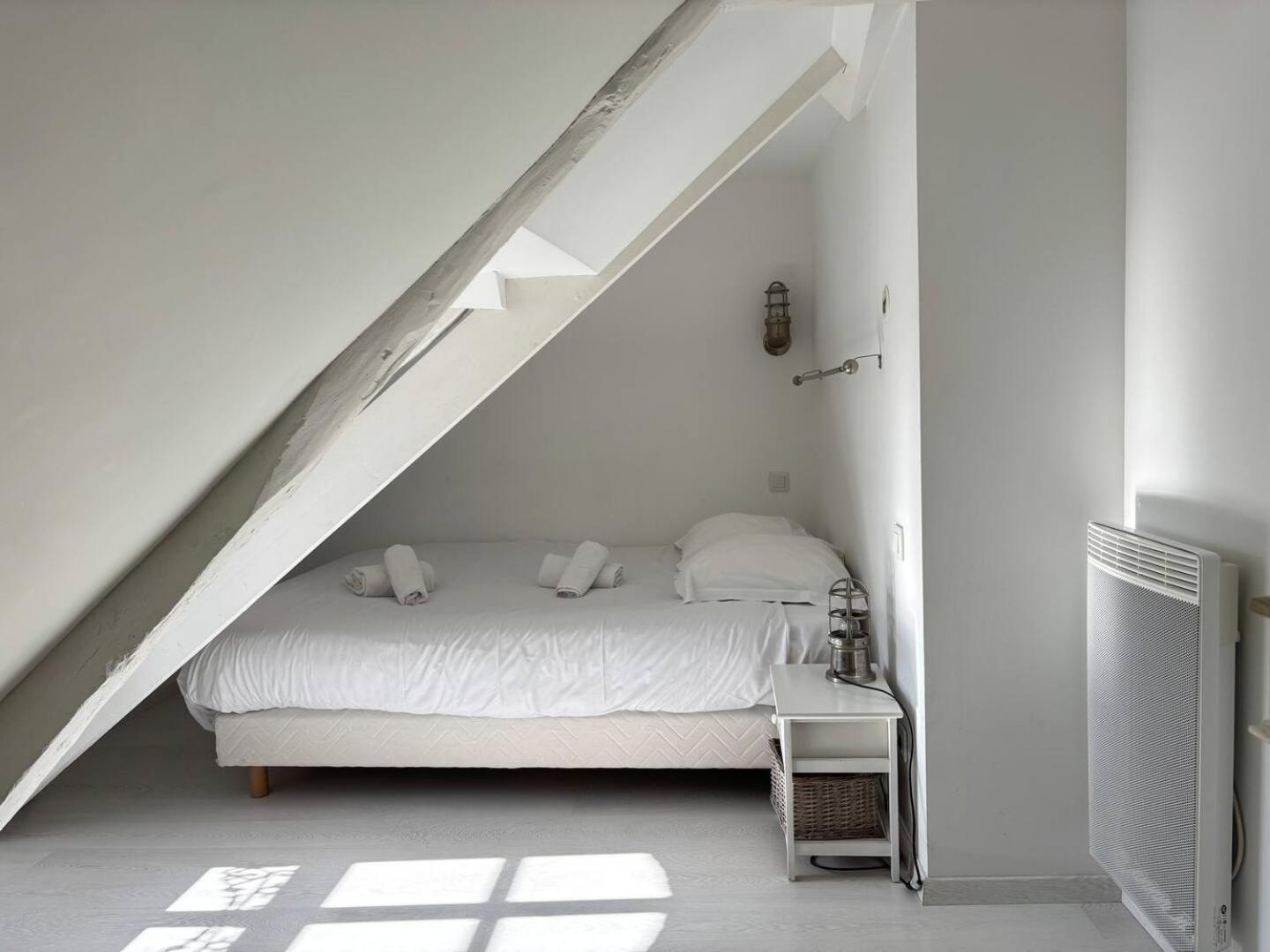 Apartment Duplex Ou Plain Pied Confort Plein Centre Proche Commerces, Restaurants, Avec Terrasse Privative Ou Jardin Commun Amenage Clos, Parking Gratuit A Proximite, Proche Plages Du Debarquement Bayeux
