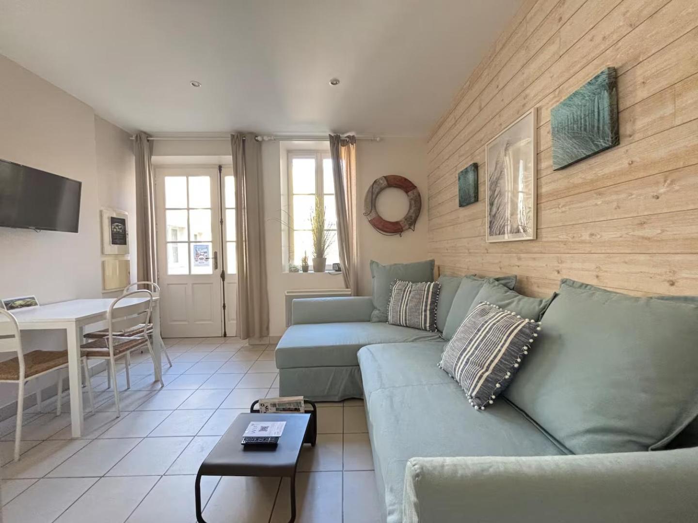 Duplex Ou Plain Pied Confort Plein Centre Proche Commerces, Restaurants, Avec Terrasse Privative Ou Jardin Commun Amenage Clos, Parking Gratuit A Proximite, Proche Plages Du Debarquement * Bayeux