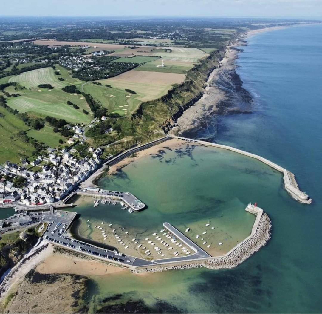 Duplex Ou Plain Pied Confort Plein Centre Proche Commerces, Restaurants, Avec Terrasse Privative Ou Jardin Commun Amenage Clos, Parking Gratuit A Proximite, Proche Plages Du Debarquement