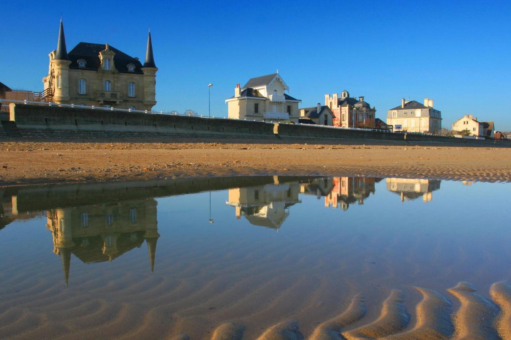 Duplex Ou Plain Pied Confort Plein Centre Proche Commerces, Restaurants, Avec Terrasse Privative Ou Jardin Commun Amenage Clos, Parking Gratuit A Proximite, Proche Plages Du Debarquement Apartment