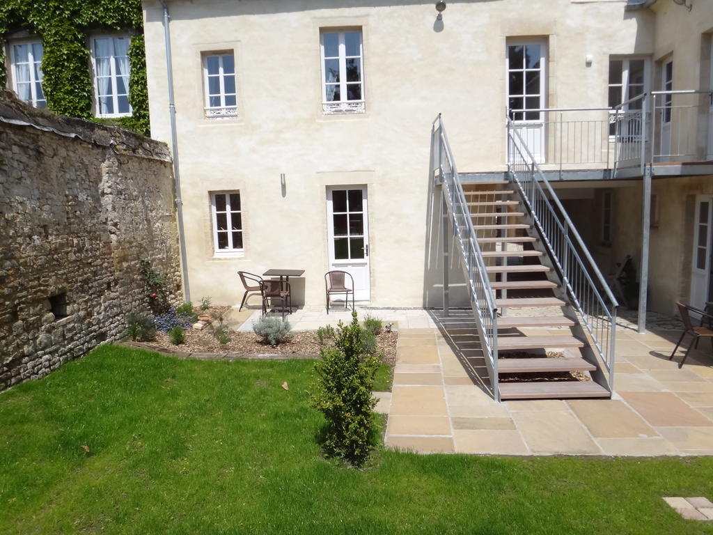 Duplex Ou Plain Pied Confort Plein Centre Proche Commerces, Restaurants, Avec Terrasse Privative Ou Jardin Commun Amenage Clos, Parking Gratuit A Proximite, Proche Plages Du Debarquement Bayeux